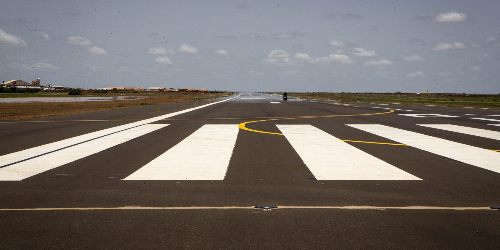 Travaux de réalisation de la bretelle reliant le parking à la piste d’atterrissage dans l’aéroport de Sévaré (région de Mopti)